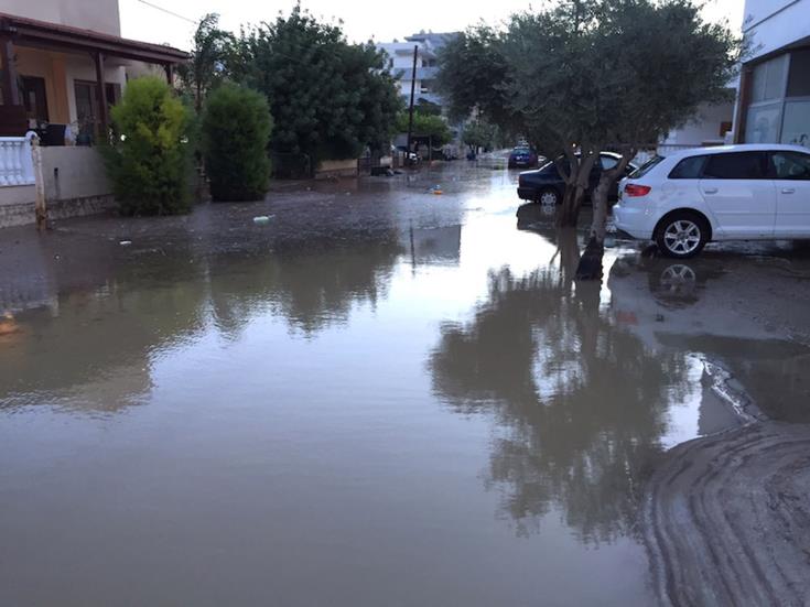 ΛΑΡΝΑΚΑ: Κανένα πρόβλημα από τις έντονες βροχοπτώσεις, δηλώνει ο Δήμαρχος