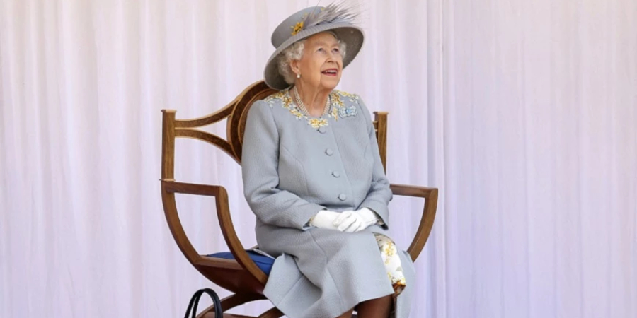 Φουντώνουν οι φήμες για την υγεία της βασίλισσας Ελισάβετ: «Μετακινείται με καροτσάκι, δε θέλει να την δουν»