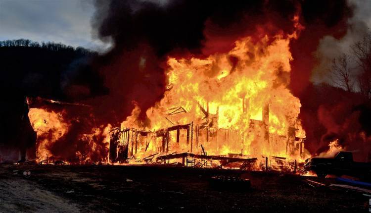 ΕΠ. ΛΕΥΚΩΣΙΑΣ: Πυρκαγιά προκάλεσε εκτεταμένες ζημιές σε υποστατικό- Πώς ξέσπασε η φωτιά