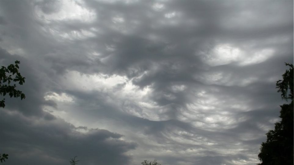 Σύννεφα και βροχές στο «μενού» του καιρού - Αναλυτικά η πρόγνωση μέχρι την Τρίτη 