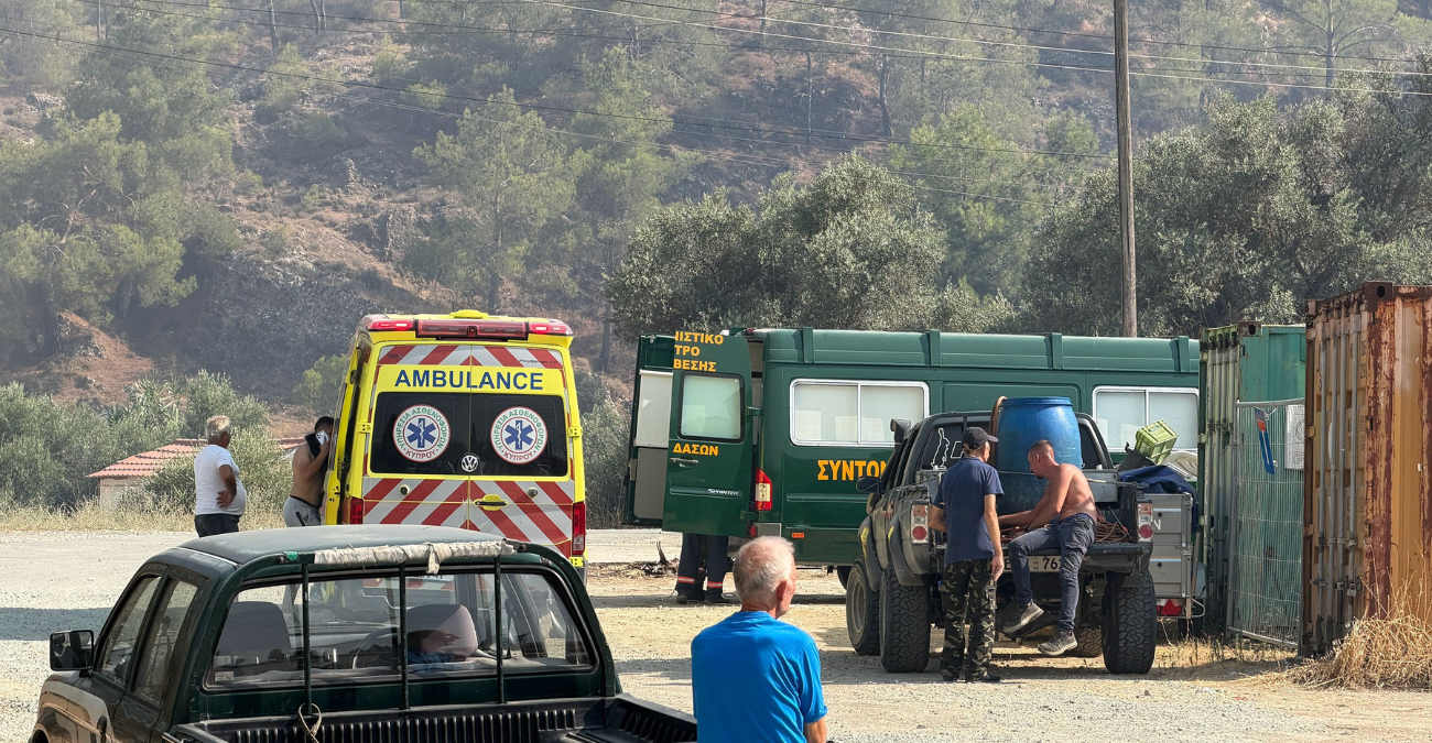 Έβαλε πλάτη για να σβήσει τη φωτιά και κατέληξε με γύψο στο πόδι - Εργαζόμενος του Κοινοτικού Συμβουλίου ο τραυματίας