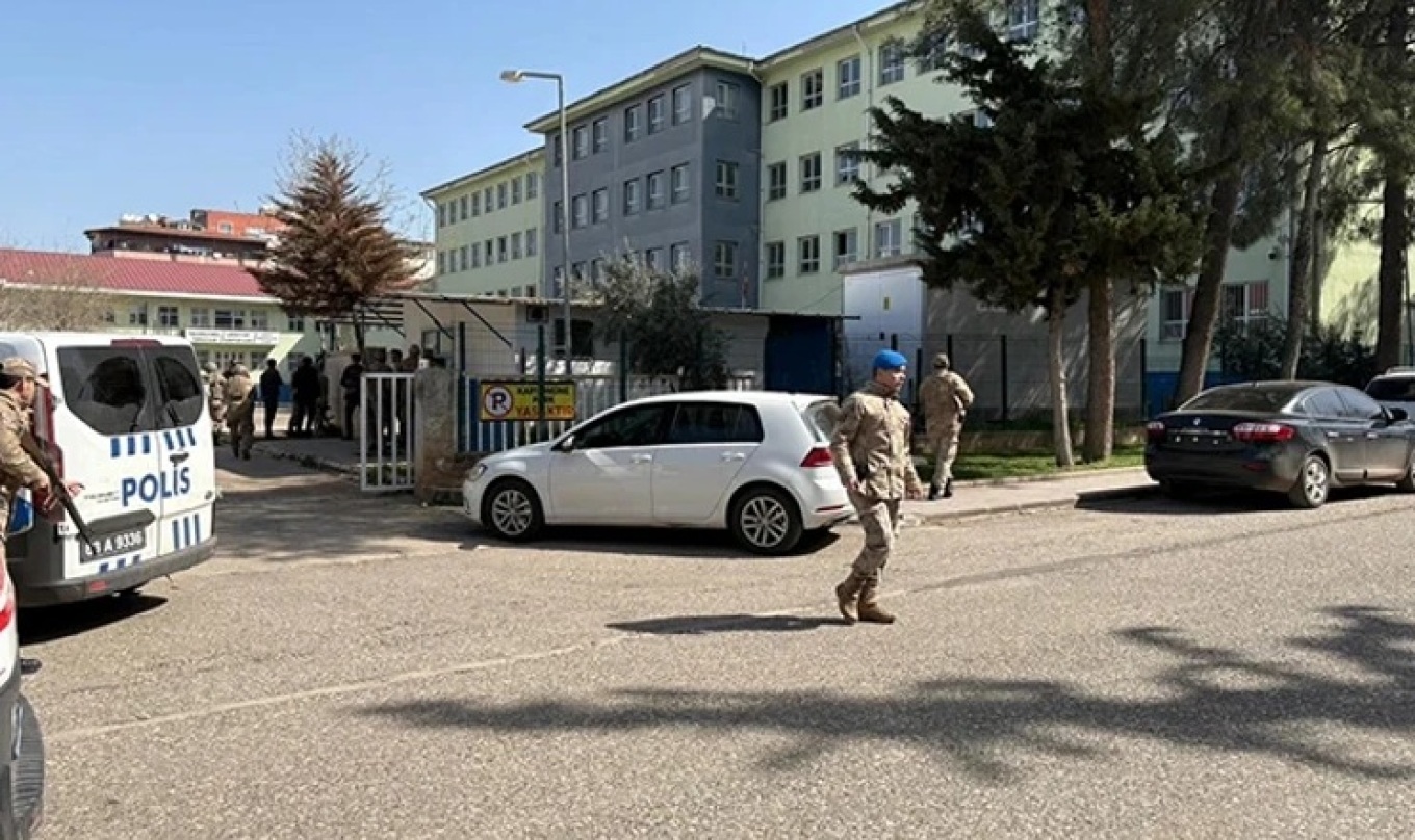 Πυροβολισμοί σε λύκειο στην Τουρκία, αναφορές για τουλάχιστον 13 τραυματίες, μαθητές τρέχουν να σωθούν, δείτε βίντεο