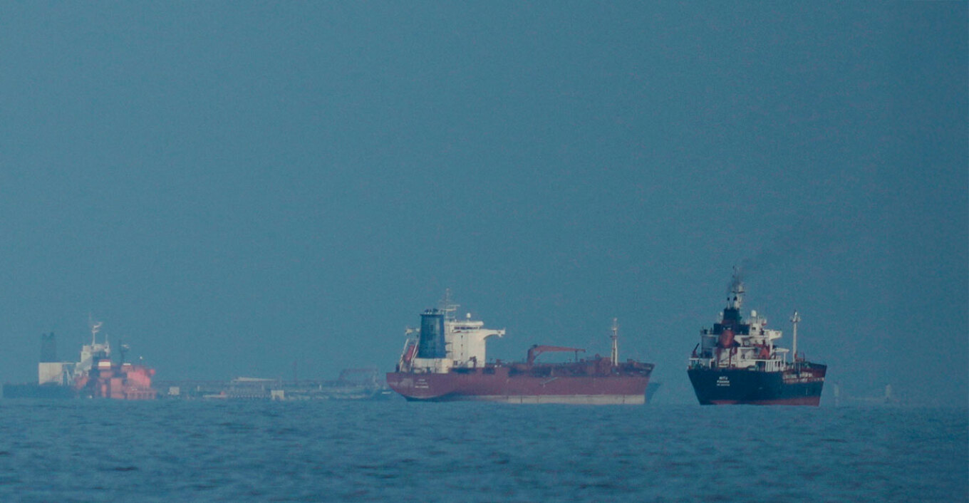 Το Ιράν ανοίγει τα Στενά του Ορμούζ για τα εμπορικά πλοία για όσο διαρκεί η εκεχειρία στον Λίβανο