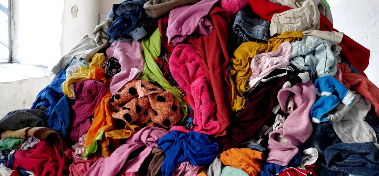 Πόσο τοξικά είναι τα fast fashion ρούχα που φοράμε;