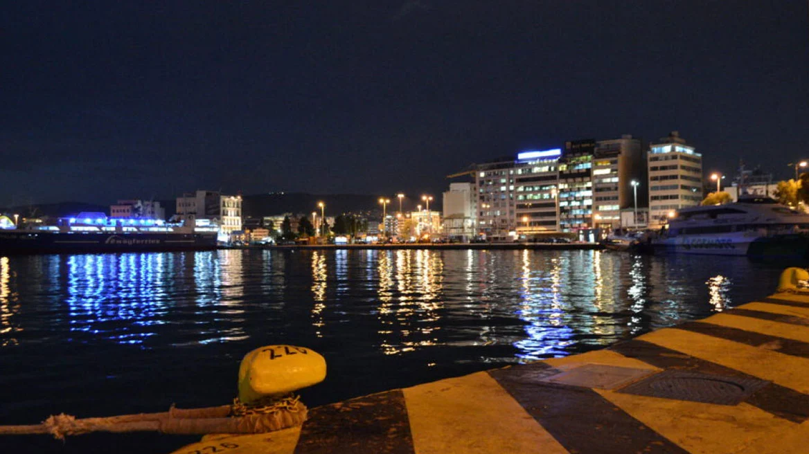 Τραγωδία στην Ελλάδα: Αυτοκίνητο έπεσε στο λιμάνι του Πειραιά: Ένας νεκρός, άλλα δύο άτομα δεν έχουν ανασυρθεί