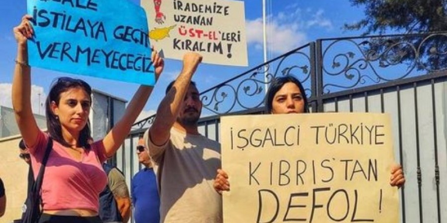 Σάλος στα κατεχόμενα με το πλακάτ «Κατοχική Τουρκία εξαφανίσου από την Κύπρο» - Αντιδράσεις σε έρευνα της «αστυνομίας»