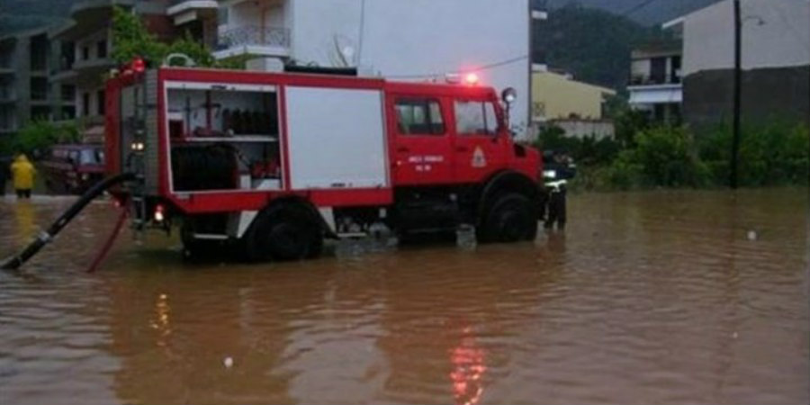 ΚΥΠΡΟΣ - ΚΑΚΟΚΑΙΡΙΑ: Έτρεχε η Πυροσβεστική - Εγκλωβίστηκαν οχήματα, πλημμύρισαν υποστατικά 