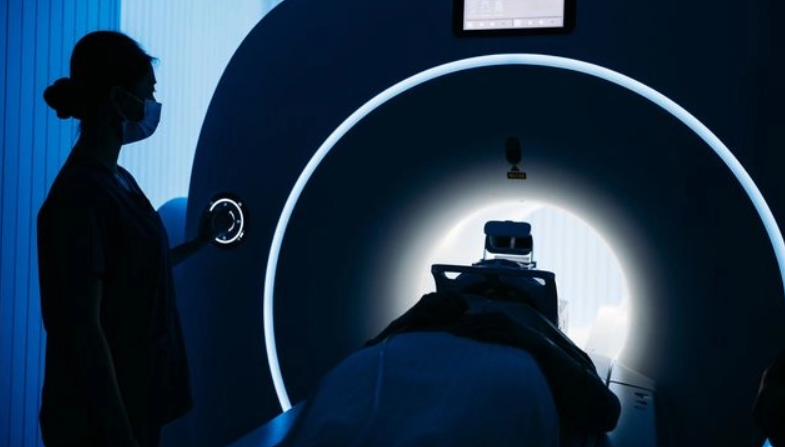 Σοκαριστικό ατύχημα: Νεκρός 61χρονος από MRI - Τον «κατάπιε» λόγω μιας αλυσίδας