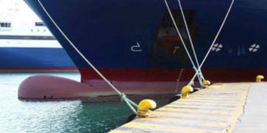 Πρόσκρουση επιβατηγού πλοίου - Δεν αναφέρθηκαν τραυματισμοί