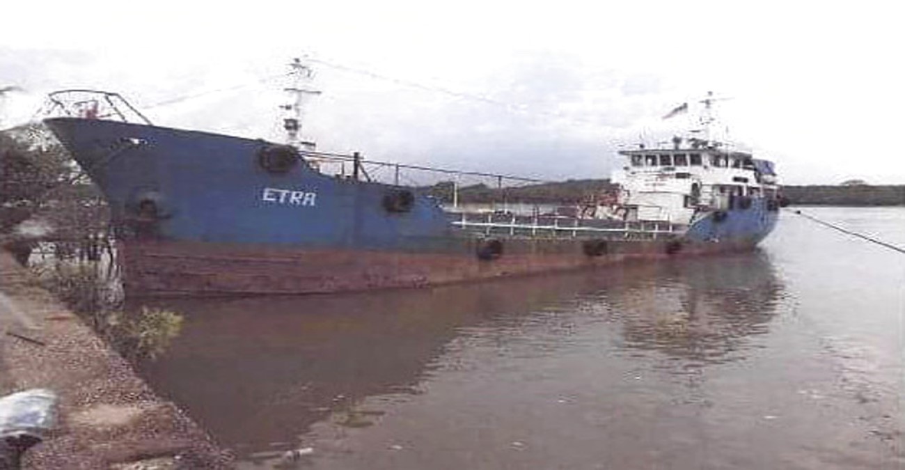 Μαλαισία: Δεξαμενόπλοιο που ενεπλάκη σε σύγκρουση με άλλο με αποτέλεσμα να ξεσπάσει πυρκαγιά
