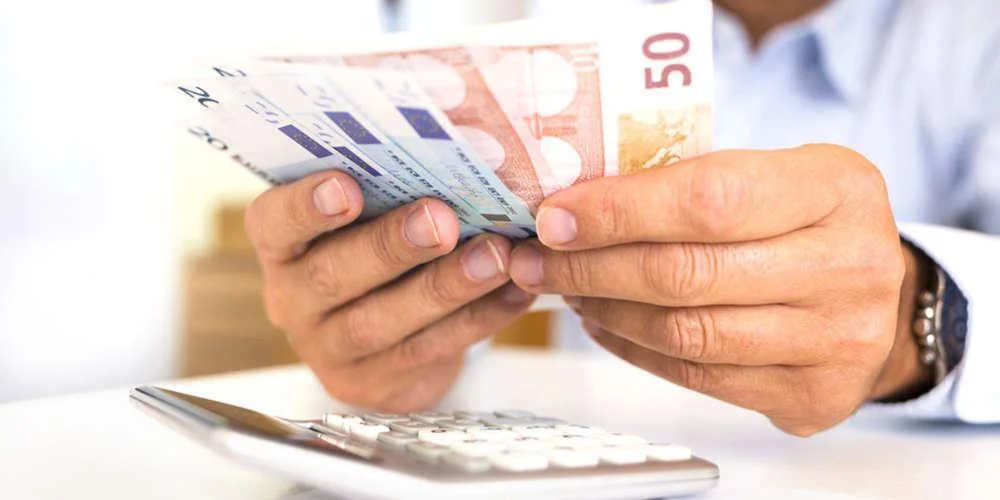 Αυτοί δικαιούνται χορηγία χιλιάδων ευρώ  - Οι προϋποθέσεις που πρέπει να τηρούν και το ποσό