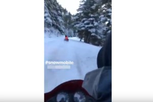 Η Ομόνοια τον «πολιορκεί» και αυτός κάνει διακοπές στους -2° με… snowmobile! (BINTEO)