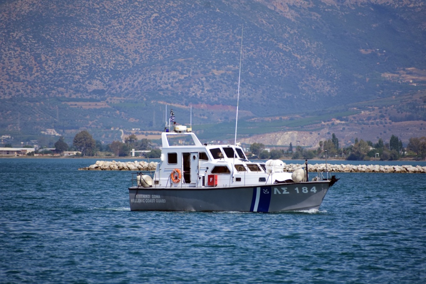Συναγερμός στην Ελλάδα: Φωτιά σε πλοίο με 29 επιβαίνοντες 