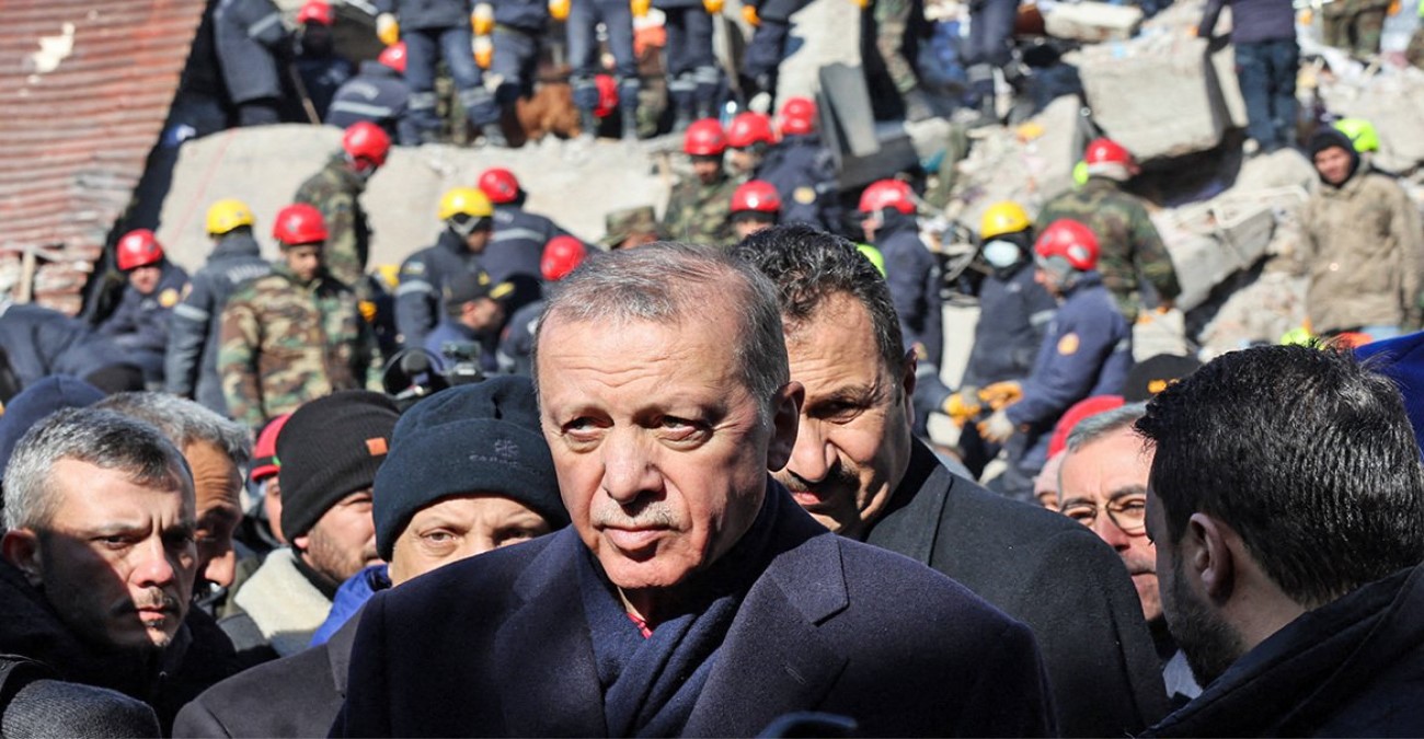 Σεισμός στην Τουρκία: Η «αυλή» του Ερντογάν διακινεί σενάρια αναβολής των προεδρικών - Μιλούν ακόμα και για Νοέμβριο