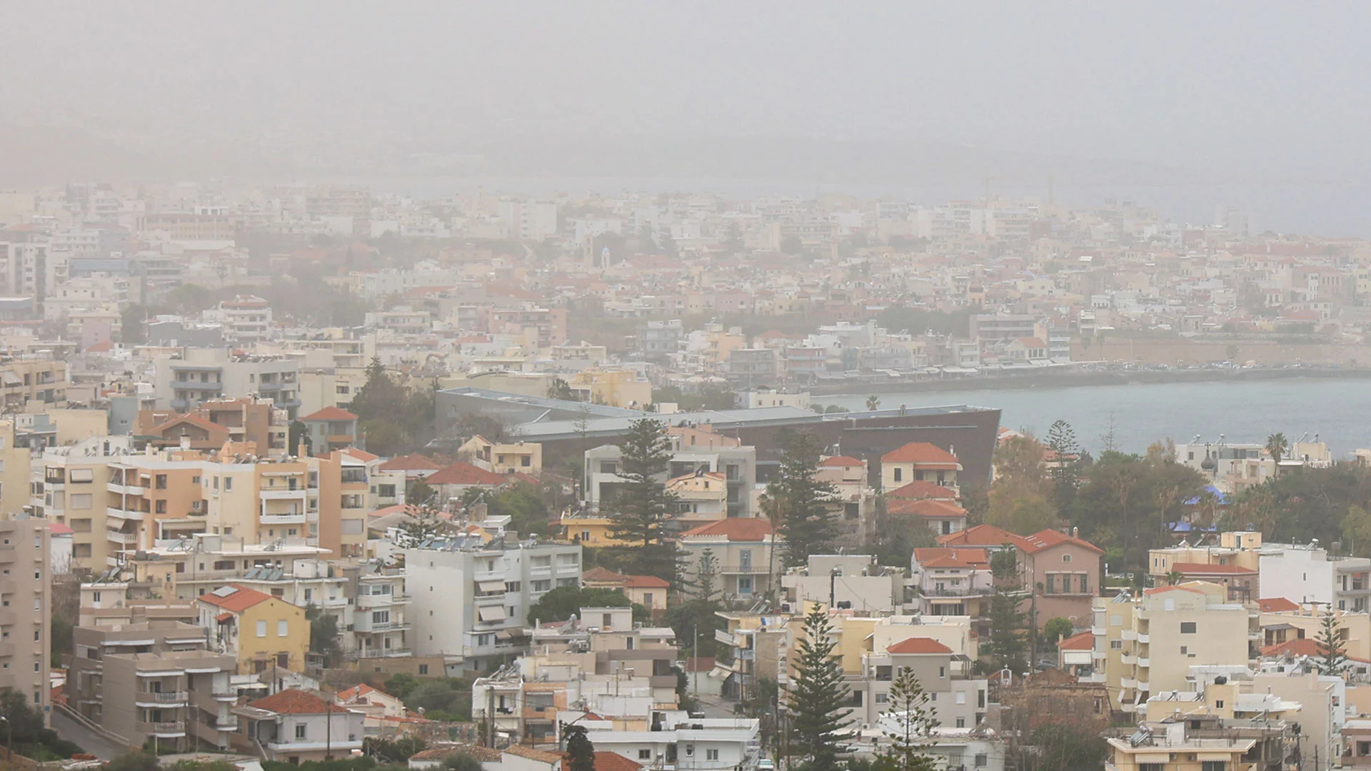 Έντονη η σκόνη στην ατμόσφαιρα:  Πότε να περιμένουμε βροχές; Η θερμοκρασία και το «καιρικό μενού» το Σαββατοκύριακο – Δείτε αναλυτικά