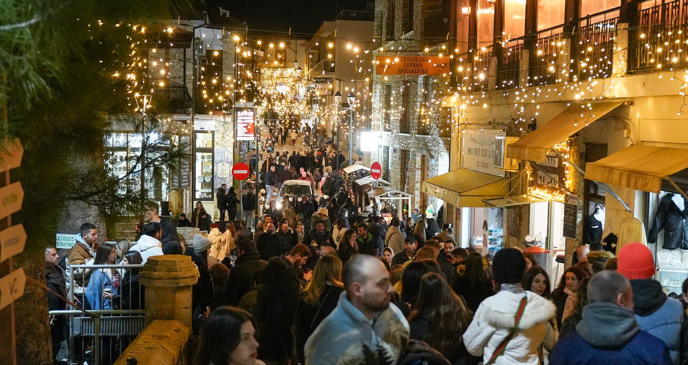 Λεύκαρα: Γονείς έτρεχαν να πάρουν το παιδί τους γιατρό και «μπλόκαραν» λόγω… χριστουγεννιάτικου χωριού