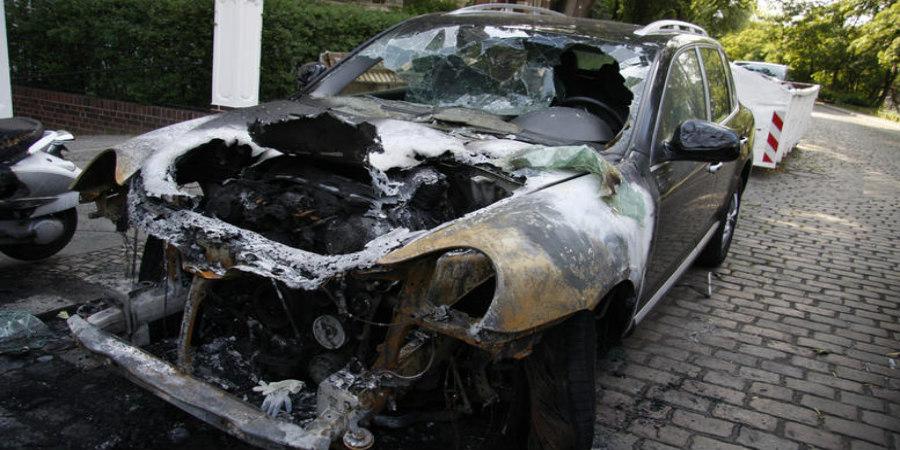 ΛΕΜΕΣΟΣ: Στις φλόγες όχημα 42χρονης- Επηρεάστηκε και δεύτερο 