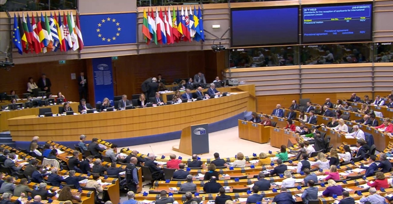 Ευρωπαϊκό Κοινοβούλιο: Πέρασε το νέο Σύμφωνο Μετανάστευσης που καθιερώνει την υποχρεωτική αλληλεγγύη των κρατών-μελών