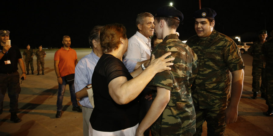 Μετατίθενται οι δύο Έλληνες στρατιωτικοί – «Ίσως αντίδωρα» Ελλάδας σε Τουρκία 
