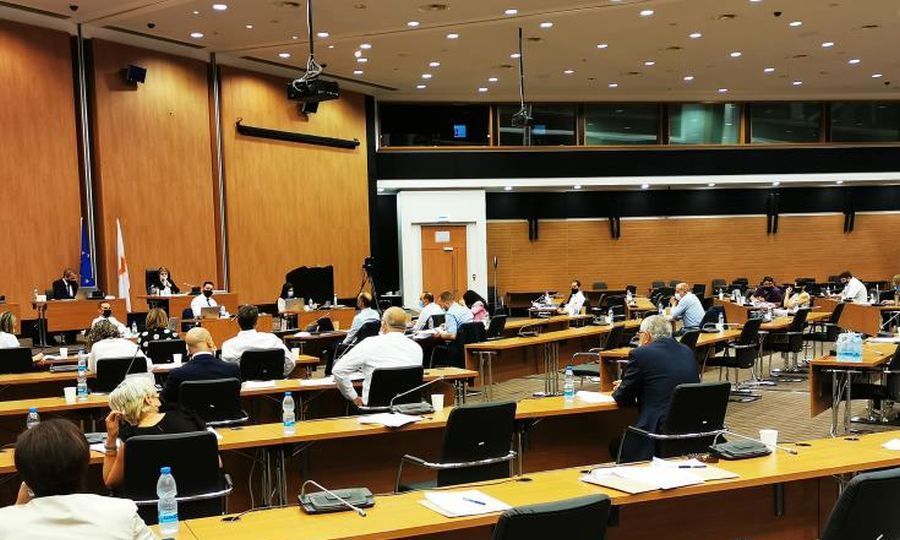 Πρόταση νόμου για άρση της απαγόρευσης πλήρωσης κενών θέσεων προαγωγής συζήτησε η Επιτροπή Οικονομικών της Βουλής