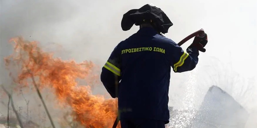 Ανησυχία για τη φωτιά Βάρης - Κορωπίου: Αυξημένα τα μποφόρ μέχρι αργά το απόγευμα - Βίντεο
