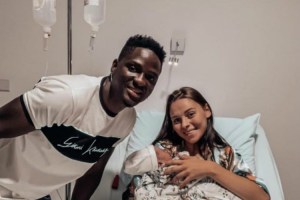 Τρισευτυχισμένος Ακιντόλα, έγινε μπαμπάς – Οι πρώτες ΦΩΤΟΓΡΑΦΙΕΣ με το νεογέννητο και την Νέλι!