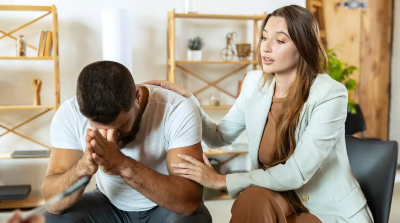 Έχει κατάθλιψη ο σύντροφός σας; 5 τρόποι να τον στηρίξετε αποτελεσματικά