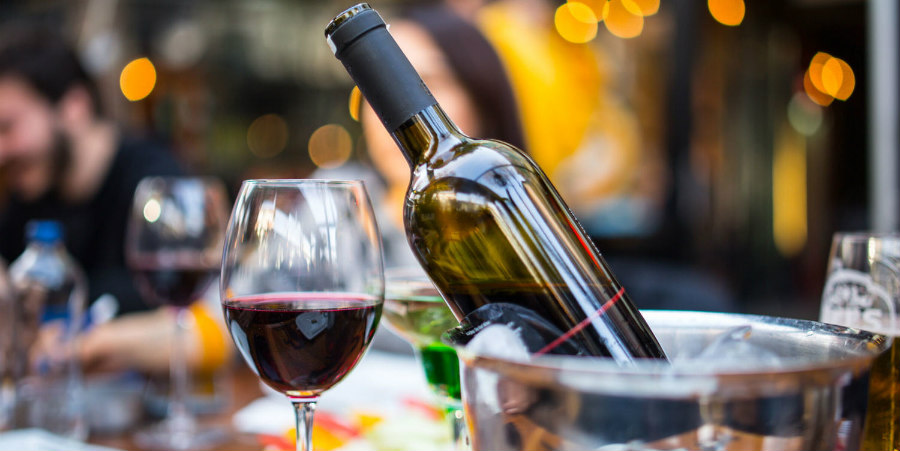 Έρευνα-ανατροπή: Πώς ένα ποτήρι κόκκινο κρασί βοηθά στο αδυνάτισμα 