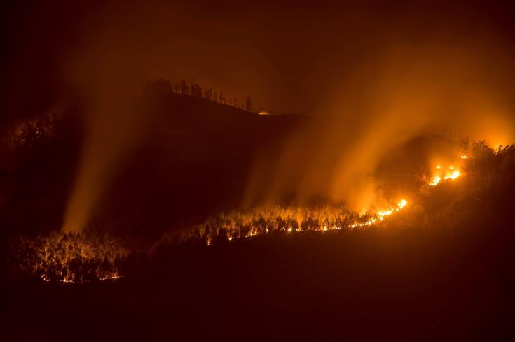 Δασικές πυρκαγιές σε Ισπανία και Πορτογαλία λόγω των ασυνήθιστων για την εποχή καιρικών συνθηκών 