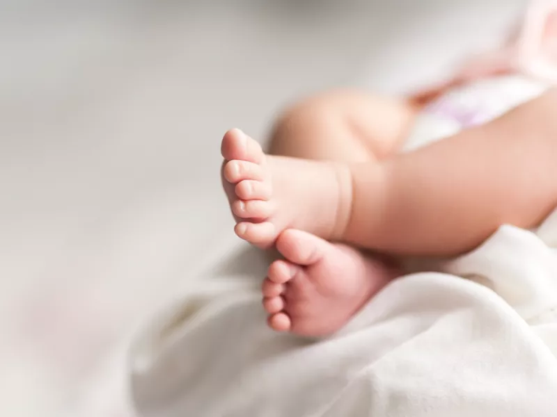 Σοκ στη Γαλλία: Βρέφος 11 μηνών πνίγηκε μέσα σε έναν κουβά με χλωρίνη