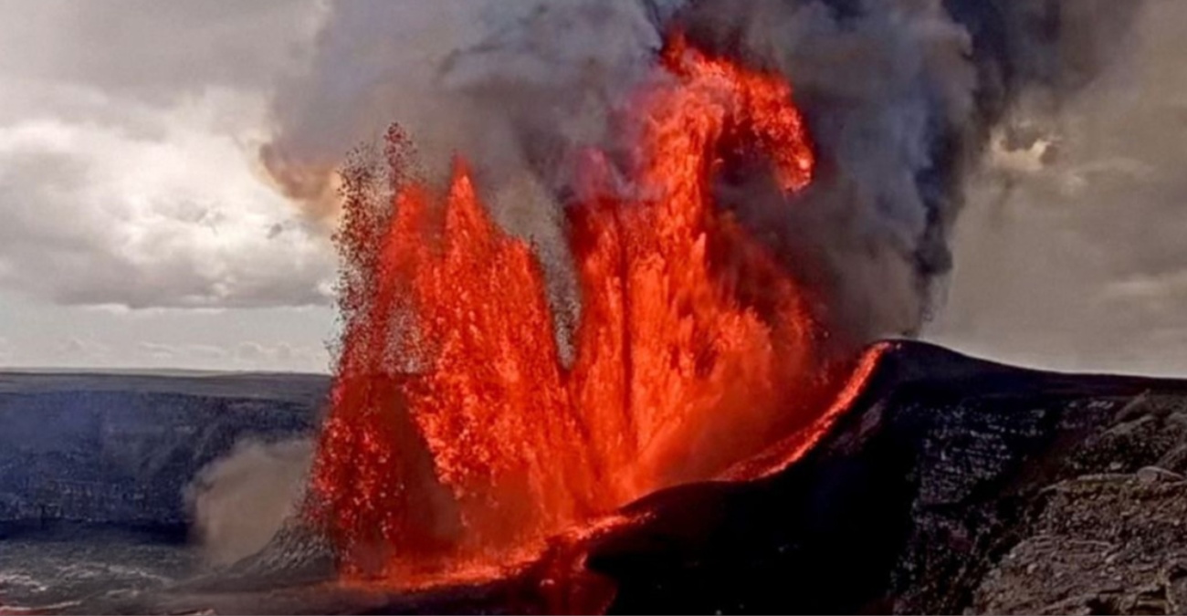 BINTEO: Πίδακας λάβας σε ύψος 300 μέτρων από το ηφαίστειο Κιλαουέα στη Χαβάη