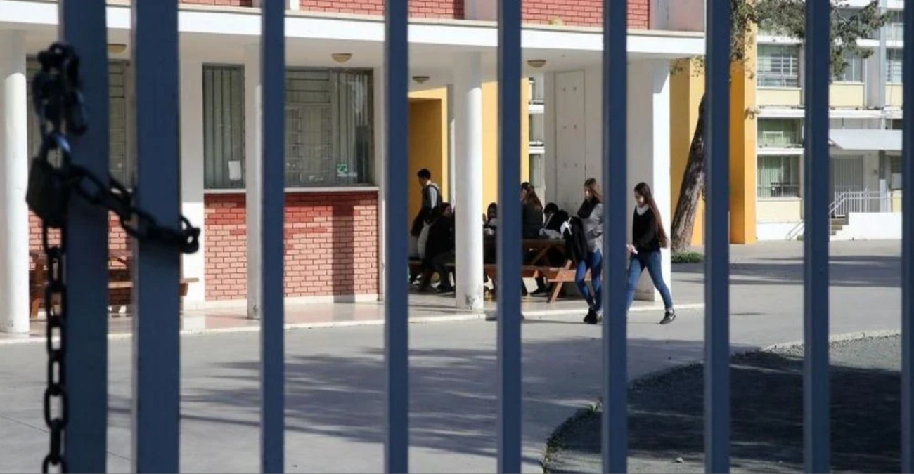 Νέο περιστατικό βίας σε σχολείο: Μαθητής γυμνασίου επιτέθηκε σε καθηγήτρια – «Καμία δικαιολογία για τη βία»