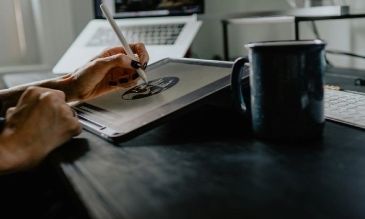 Apple: Ανεβάζει τις τιμές σε Mac και iPad εξαιτίας της έλλειψης σε τσιπ μνήμης