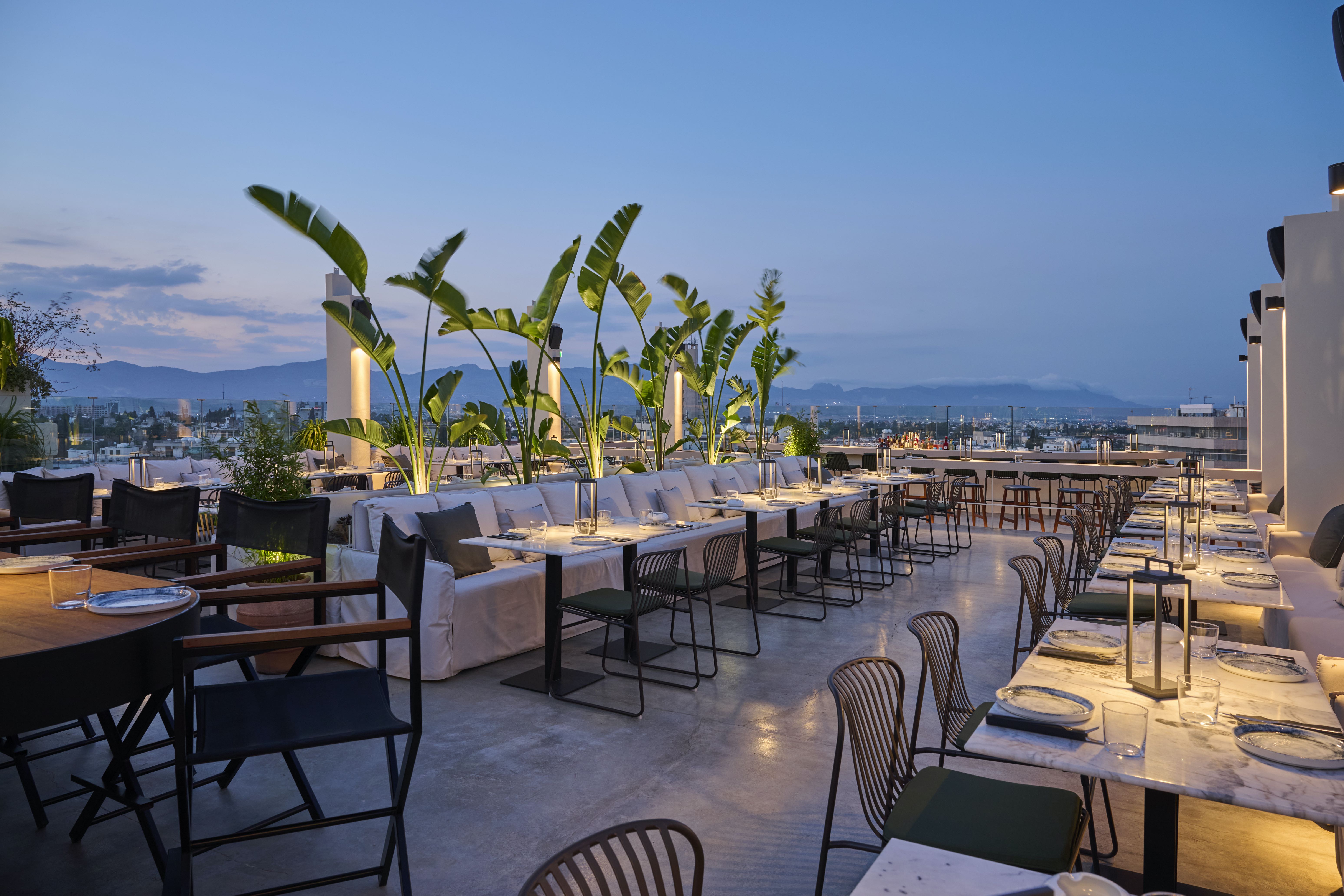 Ένα από τα πιο iconic rooftops της Λευκωσίας επιστρέφει – Ανανεωμένο μενού και νέα cocktails – Πότε κάνει comeback