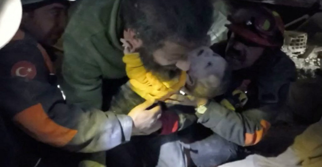 Σεισμός σε Τουρκία-Συρία: Το «τρίγωνο της ζωής» σώζει παιδιά κάτω από τα χαλάσματα – Πώς εξηγείται