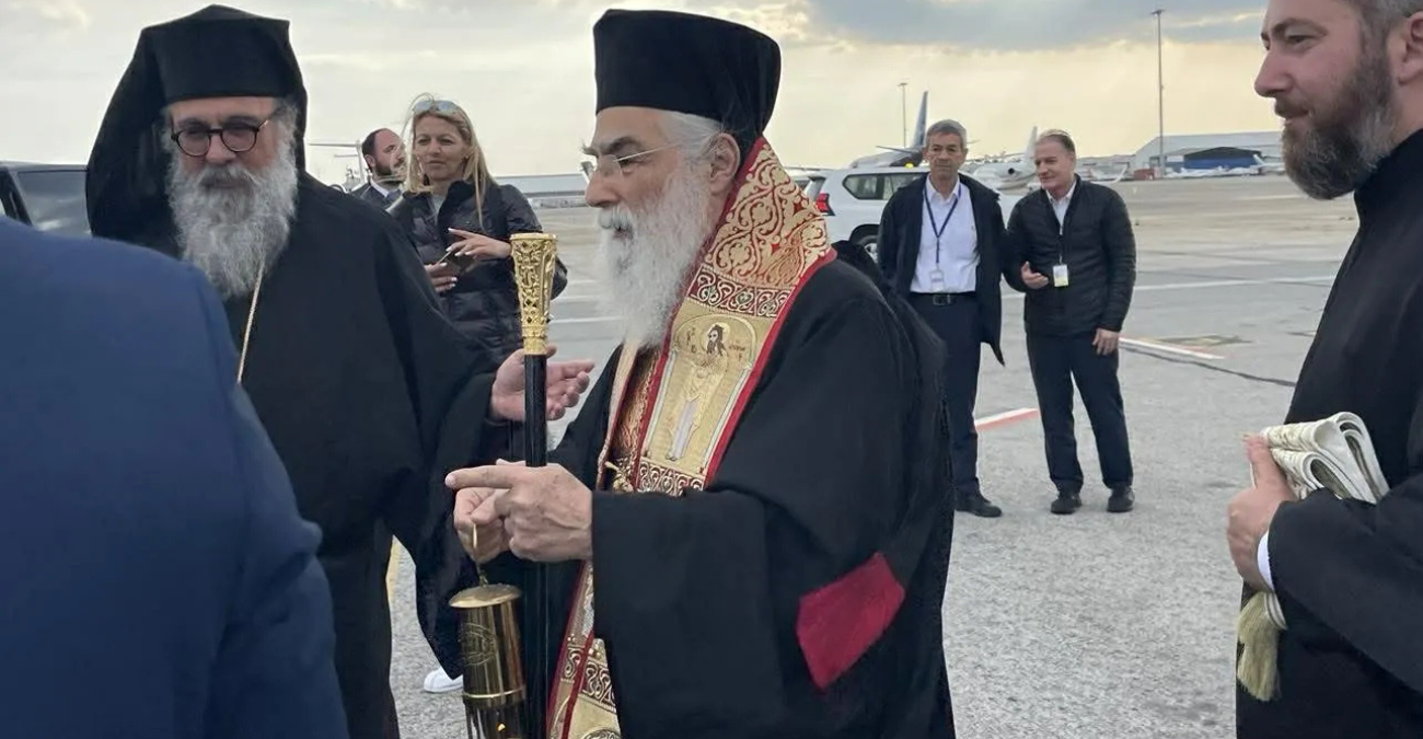 Έφτασε στην Κύπρο το Άγιο Φως - Φωτογραφίες