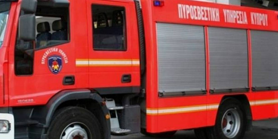 Φωτιά σε εν κινήσει όχημα στη Λεμεσό - Σε κινητοποίηση η Πυροσβεστική - Δείτε βίντεο 