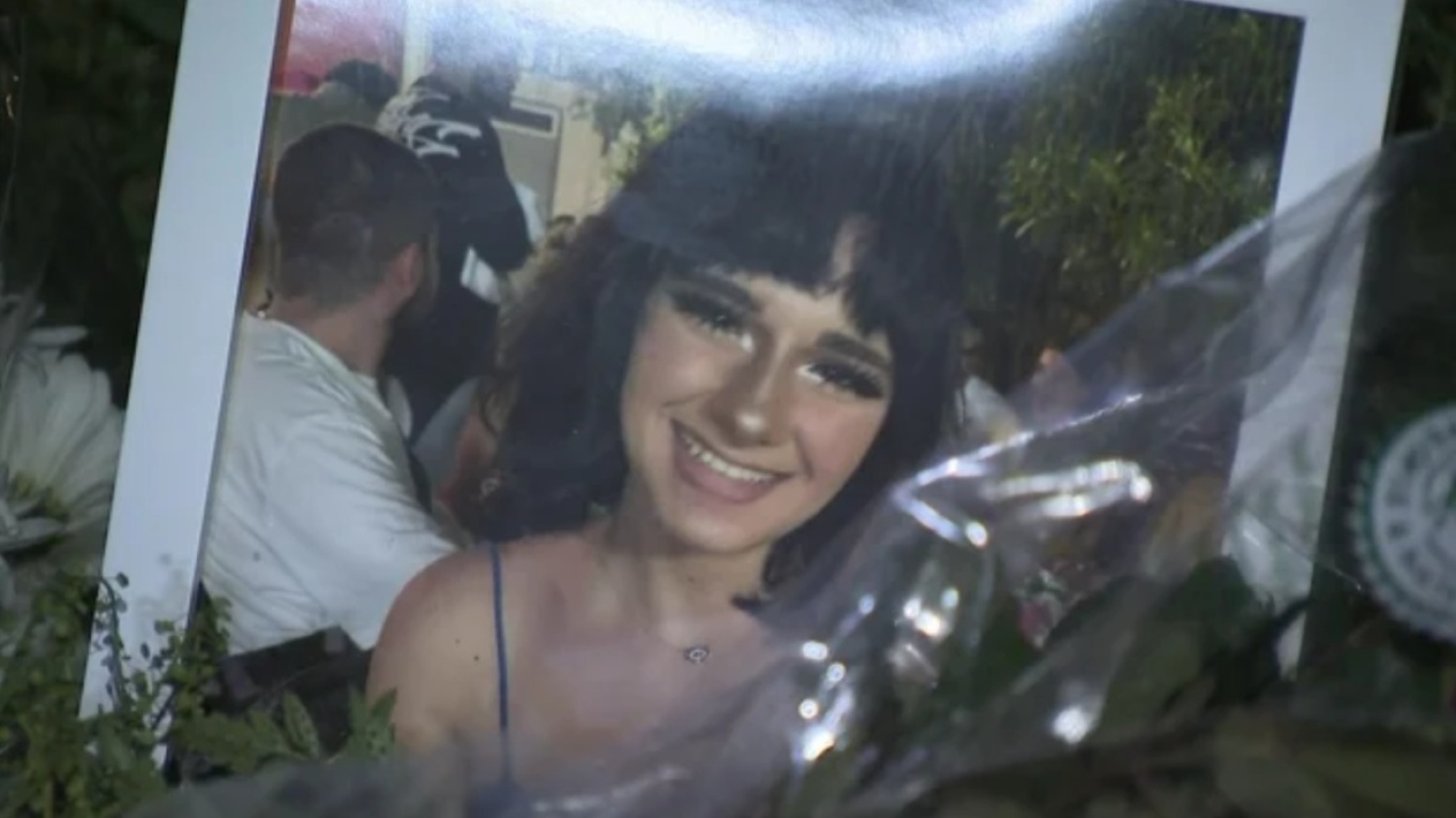 Μόλις 17 χρονών ο stalker που σκότωσε τη συνομήλική του Ελληνίδα και μια φίλη της - Τον έβλεπαν 3 μήνες έξω από το σπίτι της