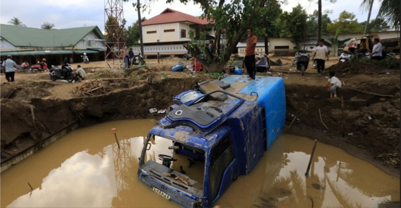 Πλημμύρες στην Ινδονησία: 631 νεκροί, 1 εκατομμύριο ξεριζωμένοι