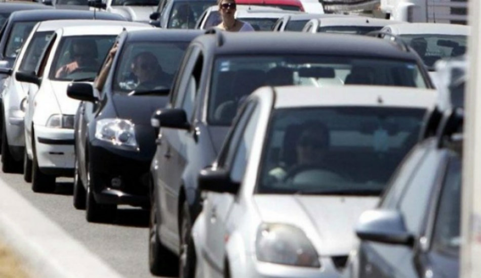 Κυκλοφοριακό «έμφραγμα»: Πού έχει σήμερα κίνηση; Δες LIVE ποιοι δρόμοι «κοκκινίζουν» για να τους αποφύγεις