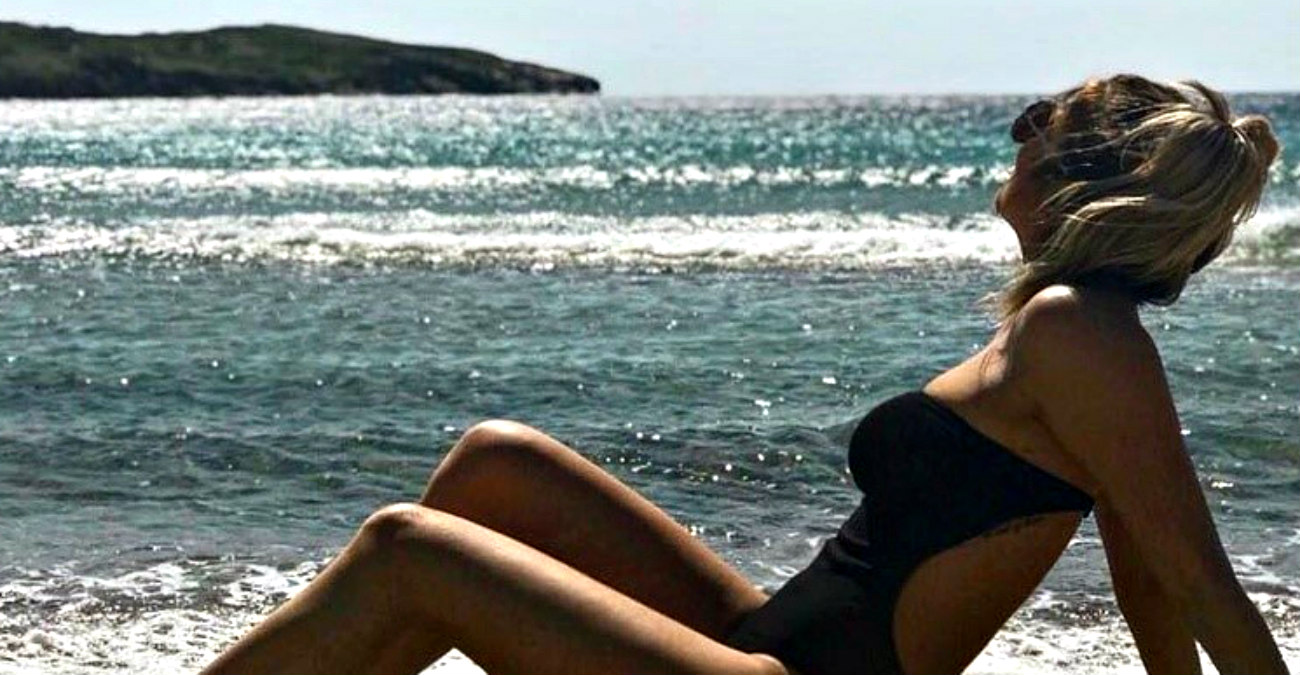 Παντρεύεται ξανθιά Ελληνίδα παρουσιάστρια - Το ανακοίνωσε στον αέρα της εκπομπής της 