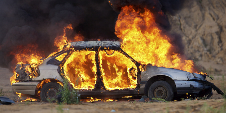 ΛΑΚΑΤΑΜΙΑ: Πυρκαγιά σε όχημα με το καλημέρα 