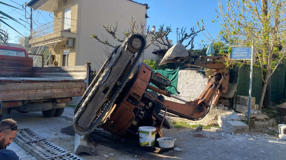 Σε κρίσιμη κατάσταση 58χρονος: Τον καταπλάκωσε εκσκαφέας - Δείτε φωτογραφίες