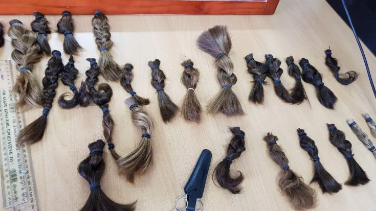 ΠΑΦΟΣ: Μαθητές Δημοτικού έκοψαν τα μαλλιά τους για παιδιά με καρκίνο