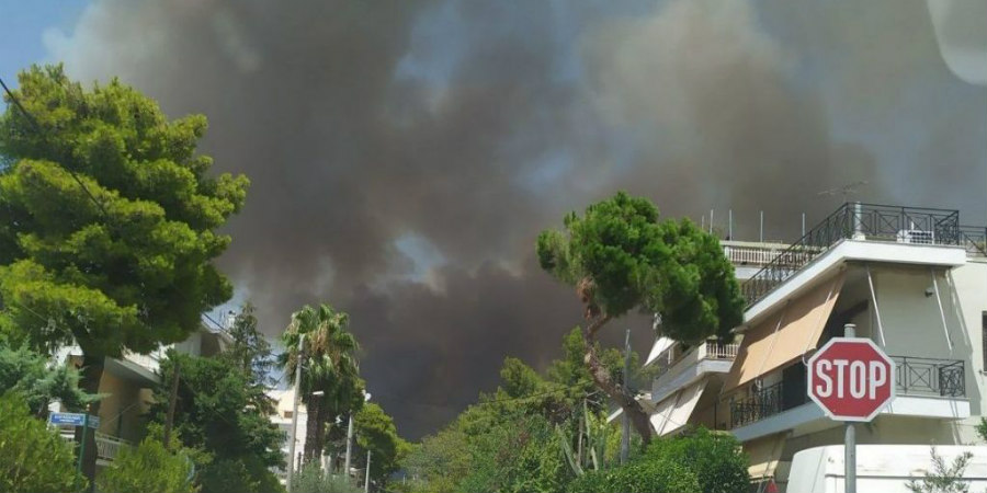 Ανεξέλεγκτη η φωτιά στη Βαρυμπόμπη: Ακούγονται εκρήξεις στην περιοχή - Έκλεισε η Εθνική οδός - ΒΙΝΤΕΟ  - ΦΩΤΟΓΡΑΦΙΕΣ