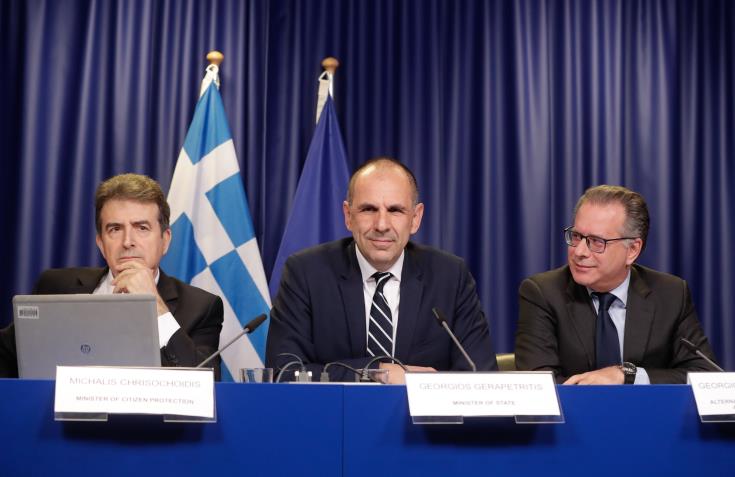 Την κατάσταση στα χερσαία και θαλάσσια σύνορα της Ελλάδας παρουσιάζουν στο Συμβούλιο ΕΕ τρεις Έλληνες Υπουργοί