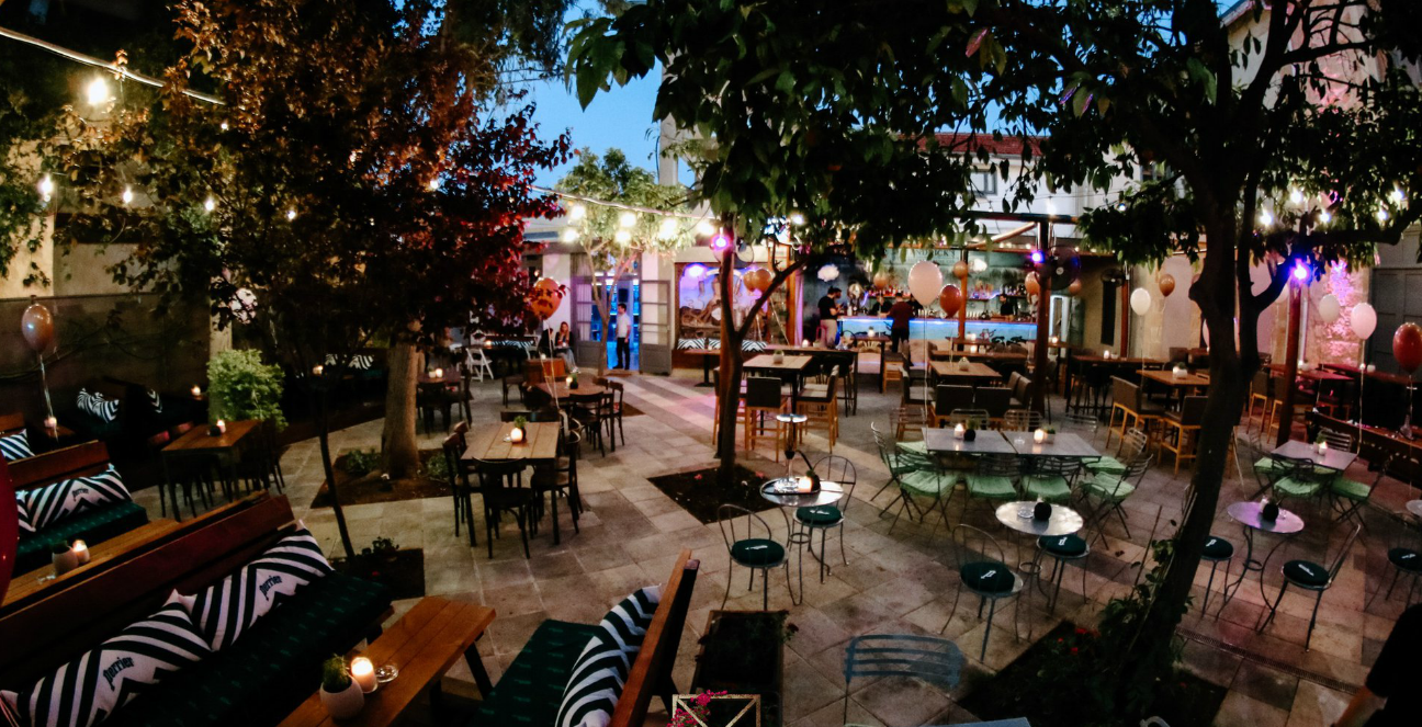 Σε μια πανέμορφη αυλή θα στηθεί κάτι ξεχωριστό το Μεγάλο Σάββατο – Μην το χάσετε