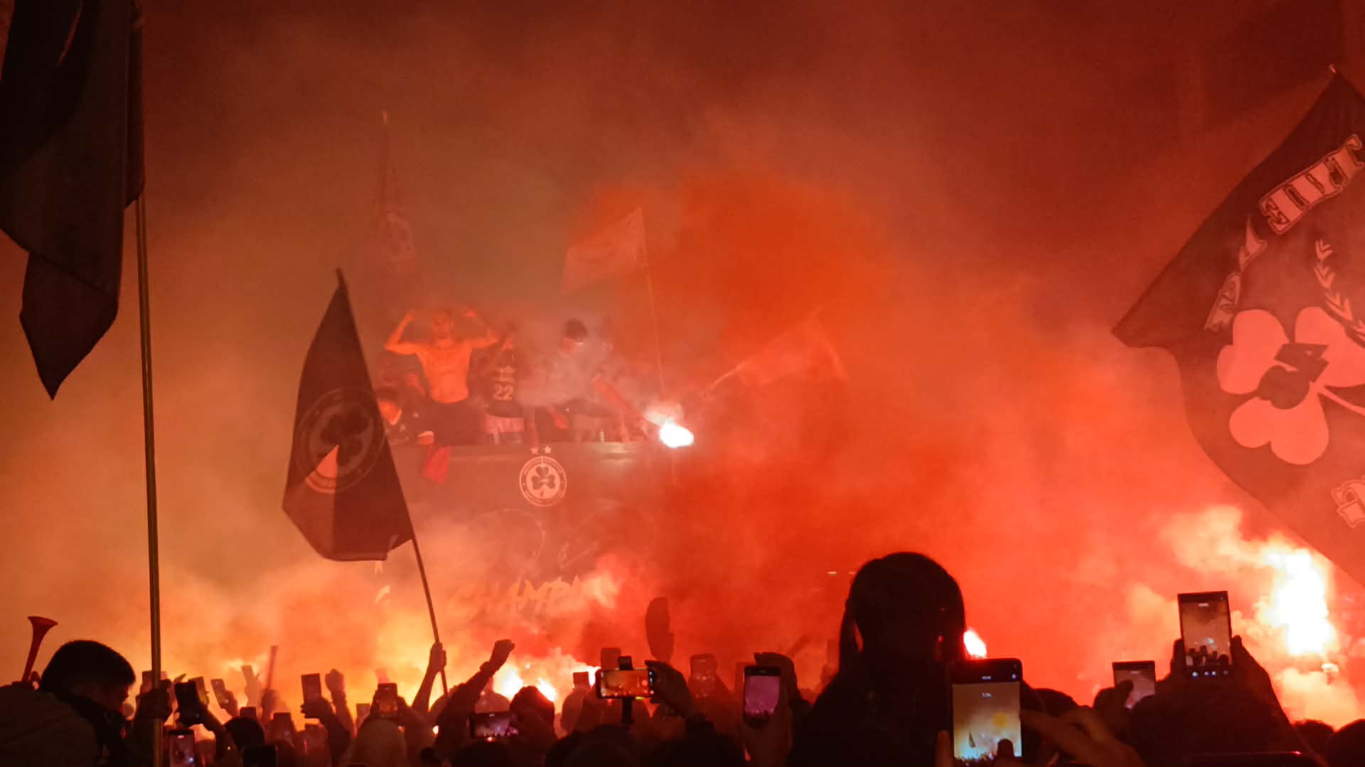 Video: Bούλιαξε από τους πανηγυρισμούς η Λευκωσία για τη Βασίλισσα του Λαού
