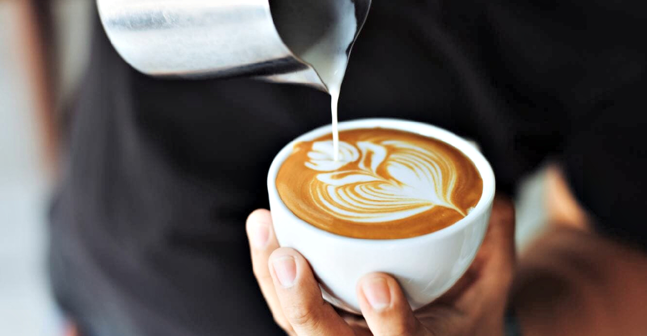 Καφές με γάλα: Βάλτε όσο θέλετε - Τι κατάδειξε νέα μελέτη