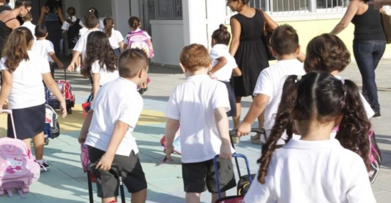 Πρώτο κουδούνι σήμερα για Δημοτικά και νηπιαγωγεία - Χιλιάδες πρωτάκια στα θρανία 